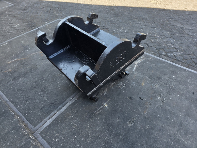 Verloop cw 45 naar cw 40 adaptor plate cw 45 cw 40 - وصلة الربط للمعدات المعلقة - آلات البناء: صور 3 Verloop cw 45 naar cw 40 adaptor plate cw 45 cw 40 - وصلة الربط للمعدات المعلقة - آلات البناء: صور 3