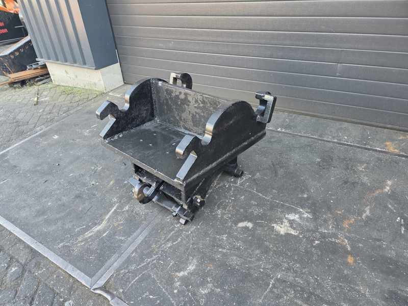 Verloop cw 45 naar cw 40 adaptor plate cw 45 cw 40 - وصلة الربط للمعدات المعلقة - آلات البناء: صور 1 Verloop cw 45 naar cw 40 adaptor plate cw 45 cw 40 - وصلة الربط للمعدات المعلقة - آلات البناء: صور 1