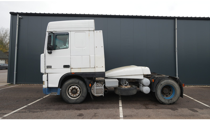 DAF XF 95.380 SC MANUAL GEARBOX EURO 3 - شاحنة جرار: صور 1 DAF XF 95.380 SC MANUAL GEARBOX EURO 3 - شاحنة جرار: صور 1