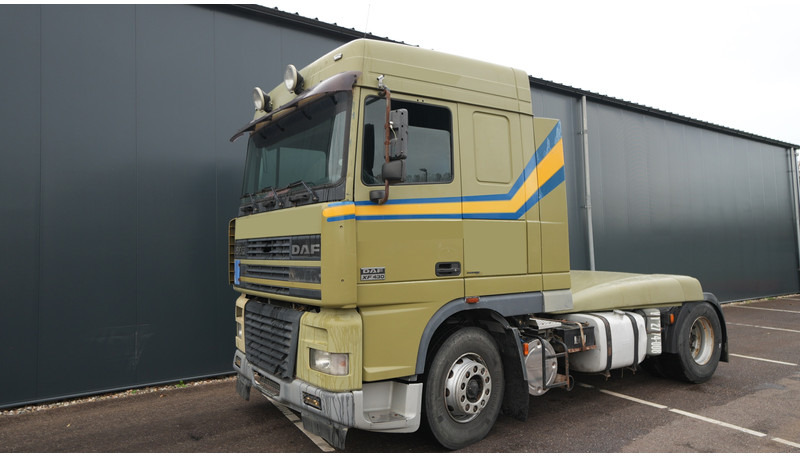 DAF XF 95.430 EURO 3 MANUAL GEARBOX - شاحنة جرار: صور 3 DAF XF 95.430 EURO 3 MANUAL GEARBOX - شاحنة جرار: صور 3