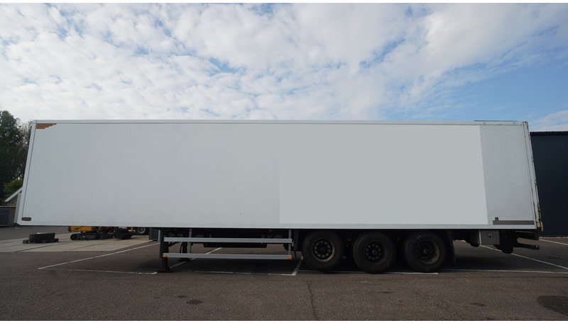 Jumbo 3 AXLE CLOSED BOX - بصندوق مغلق نصف مقطورة: صور 1 Jumbo 3 AXLE CLOSED BOX - بصندوق مغلق نصف مقطورة: صور 1