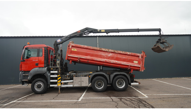 MAN TGS 28.400 6X6 2 SIDE TIPPER WITH HMF 1643 CRANE 376.400KM - شاحنة كرين: صور 1 MAN TGS 28.400 6X6 2 SIDE TIPPER WITH HMF 1643 CRANE 376.400KM - شاحنة كرين: صور 1