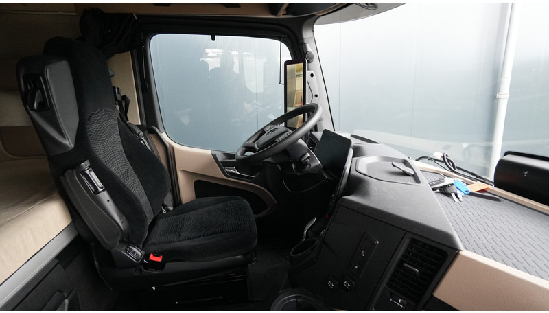 Mercedes-Benz ACTROS 1945 GIGASPACE 649.700KM - شاحنة جرار: صور 5 Mercedes-Benz ACTROS 1945 GIGASPACE 649.700KM - شاحنة جرار: صور 5