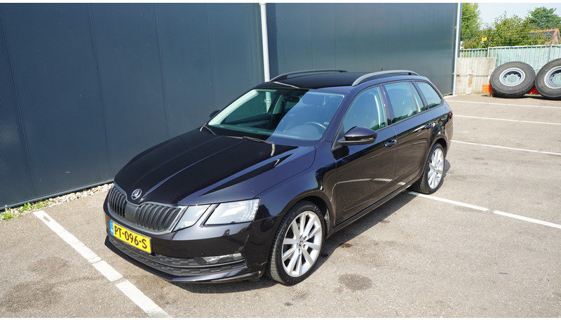 Škoda Octavia COMBI 1.6TDI DSG 85KW GREENTECH AMBITION BUSINESS - حافلة صغيرة, ميكروباص: صور 3 Škoda Octavia COMBI 1.6TDI DSG 85KW GREENTECH AMBITION BUSINESS - حافلة صغيرة, ميكروباص: صور 3