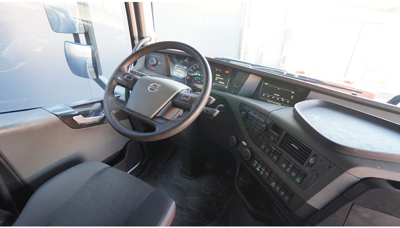 Volvo FH 420 ADR 6X2 EURO 6 - شاحنة جرار: صور 5 Volvo FH 420 ADR 6X2 EURO 6 - شاحنة جرار: صور 5