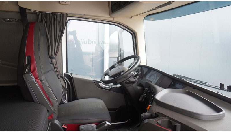 Volvo FH 420 GLOBETROTTER EURO 6 - شاحنة جرار: صور 5 Volvo FH 420 GLOBETROTTER EURO 6 - شاحنة جرار: صور 5