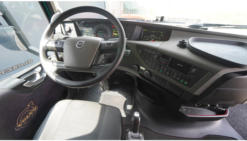 Volvo FH 500 6X2 EURO 6 GLOBETROTTER - شاحنة جرار: صور 5 Volvo FH 500 6X2 EURO 6 GLOBETROTTER - شاحنة جرار: صور 5