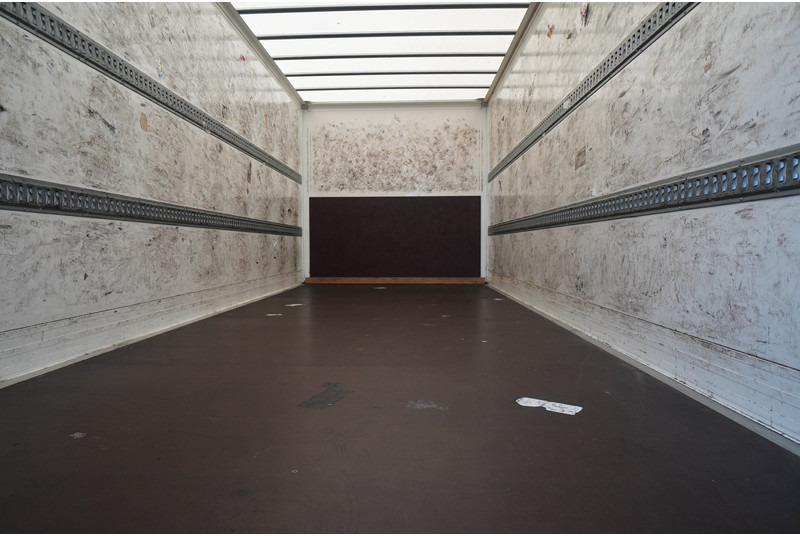 Volvo FL 210 CLOSED BOX 665.200KM - بصندوق مغلق شاحنة: صور 5 Volvo FL 210 CLOSED BOX 665.200KM - بصندوق مغلق شاحنة: صور 5