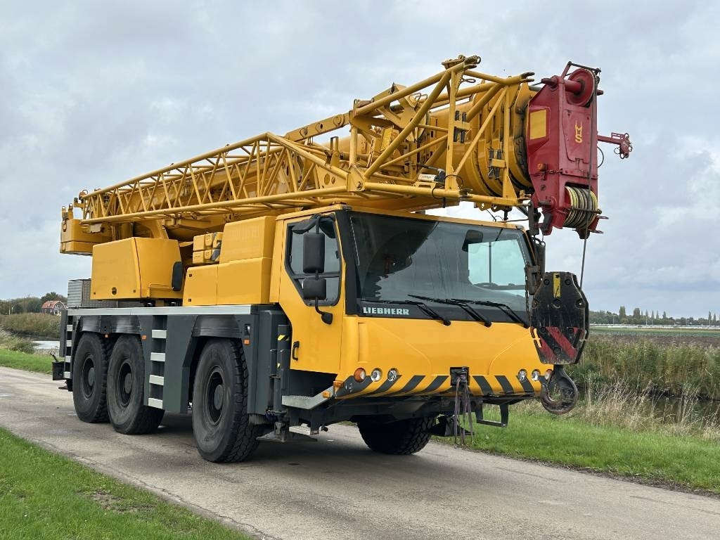 Liebherr LTM 1055-3.1  - رافعة لجميع التضاريس: صور 2 Liebherr LTM 1055-3.1  - رافعة لجميع التضاريس: صور 2