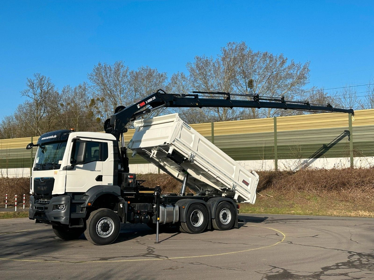 MAN TGS 28.440 6x4-4/3-Seiten- Kipper / Hiab 228-6 - قلابات, شاحنة كرين: صور 3 MAN TGS 28.440 6x4-4/3-Seiten- Kipper / Hiab 228-6 - قلابات, شاحنة كرين: صور 3
