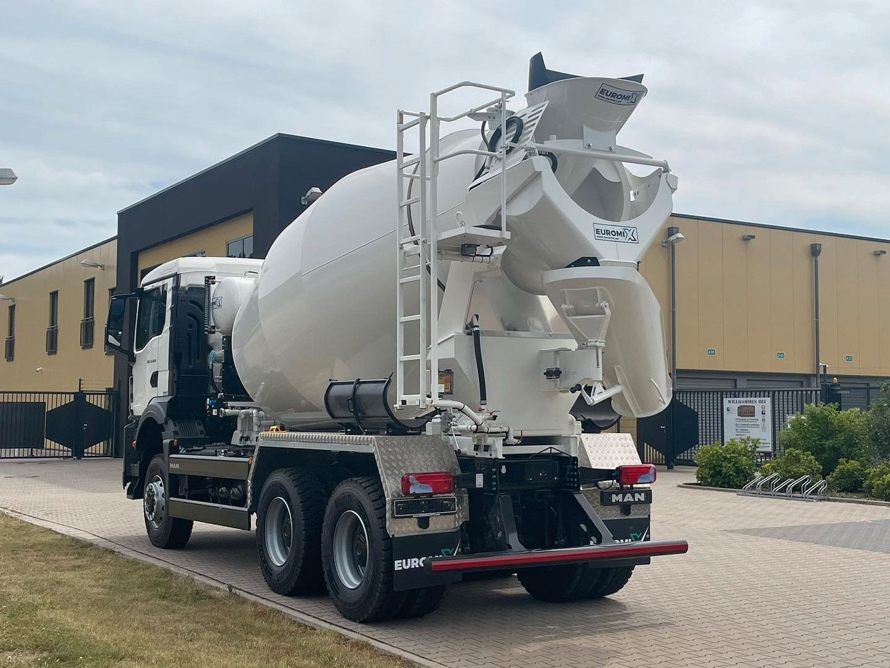 MAN TGS 33.440 6X4 / 6X6 /Euro6e EuromiX EM 8 - شاحنة خلاطة خرسانة: صور 4 MAN TGS 33.440 6X4 / 6X6 /Euro6e EuromiX EM 8 - شاحنة خلاطة خرسانة: صور 4