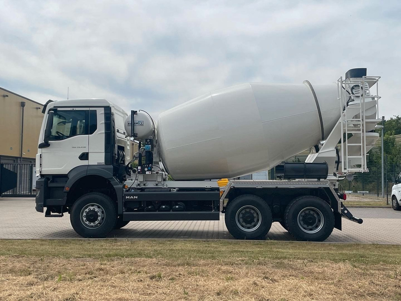 MAN TGS 33.440 6X4 / 6X6 /Euro6e EuromiX EM 8 - شاحنة خلاطة خرسانة: صور 3 MAN TGS 33.440 6X4 / 6X6 /Euro6e EuromiX EM 8 - شاحنة خلاطة خرسانة: صور 3