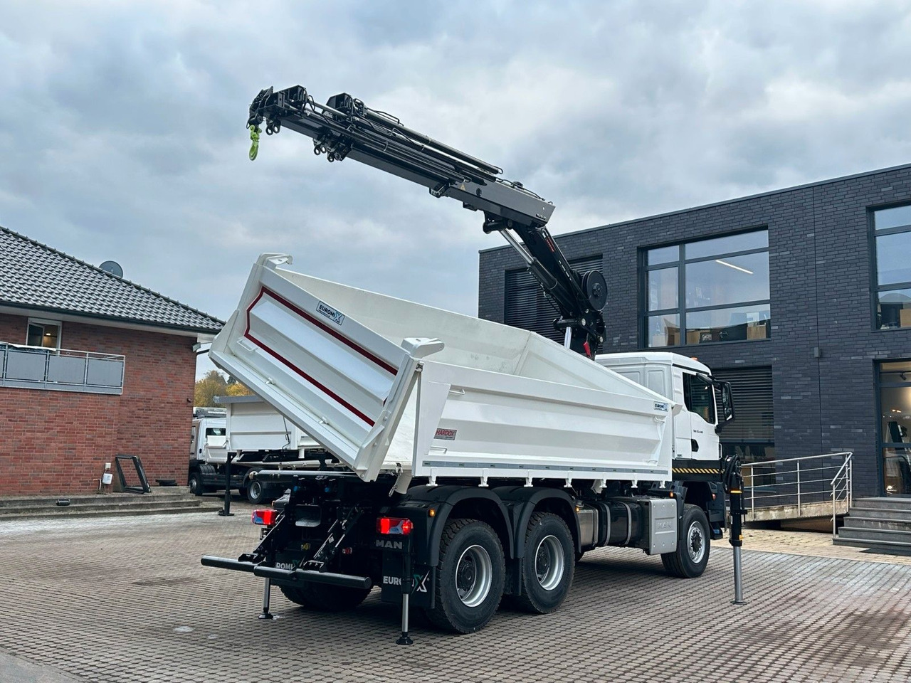 MAN TGS 33.440 6x6 /3-Seiten- Kipper / Kran HIAB 302 إيجار MAN TGS 33.440 6x6 /3-Seiten- Kipper / Kran HIAB 302: صور 20