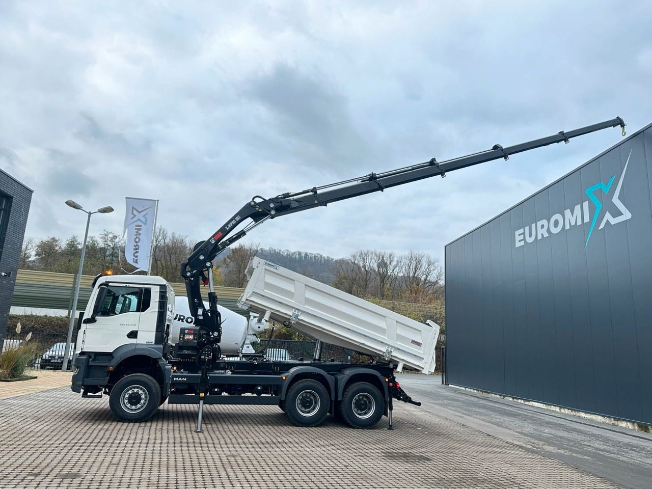 MAN TGS 33.440 6x6 /3-Seiten- Kipper / Kran HIAB 302 إيجار MAN TGS 33.440 6x6 /3-Seiten- Kipper / Kran HIAB 302: صور 12