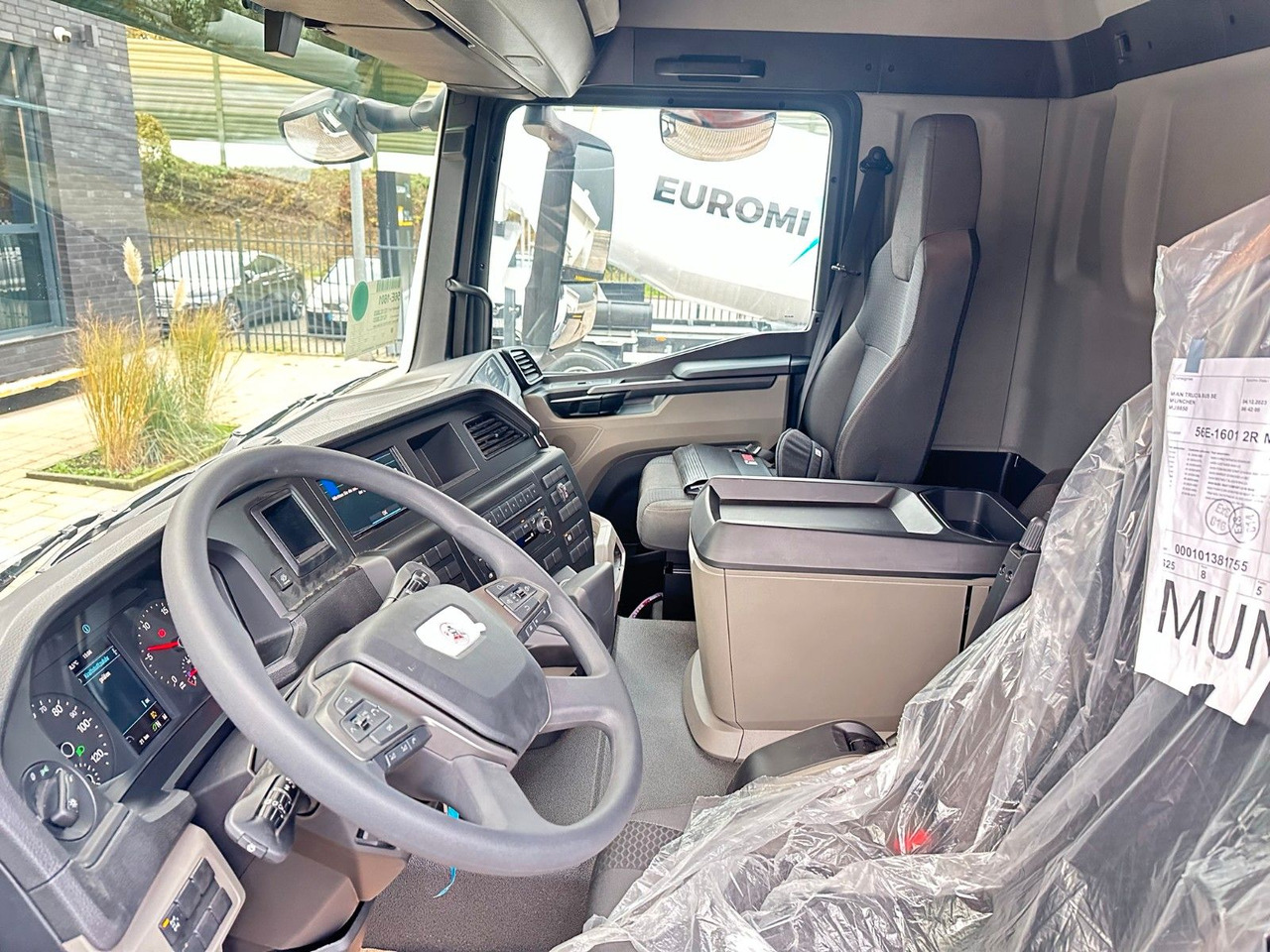 MAN TGS 33.440 6x6 /3-Seiten- Kipper / Kran HIAB 302 إيجار MAN TGS 33.440 6x6 /3-Seiten- Kipper / Kran HIAB 302: صور 25