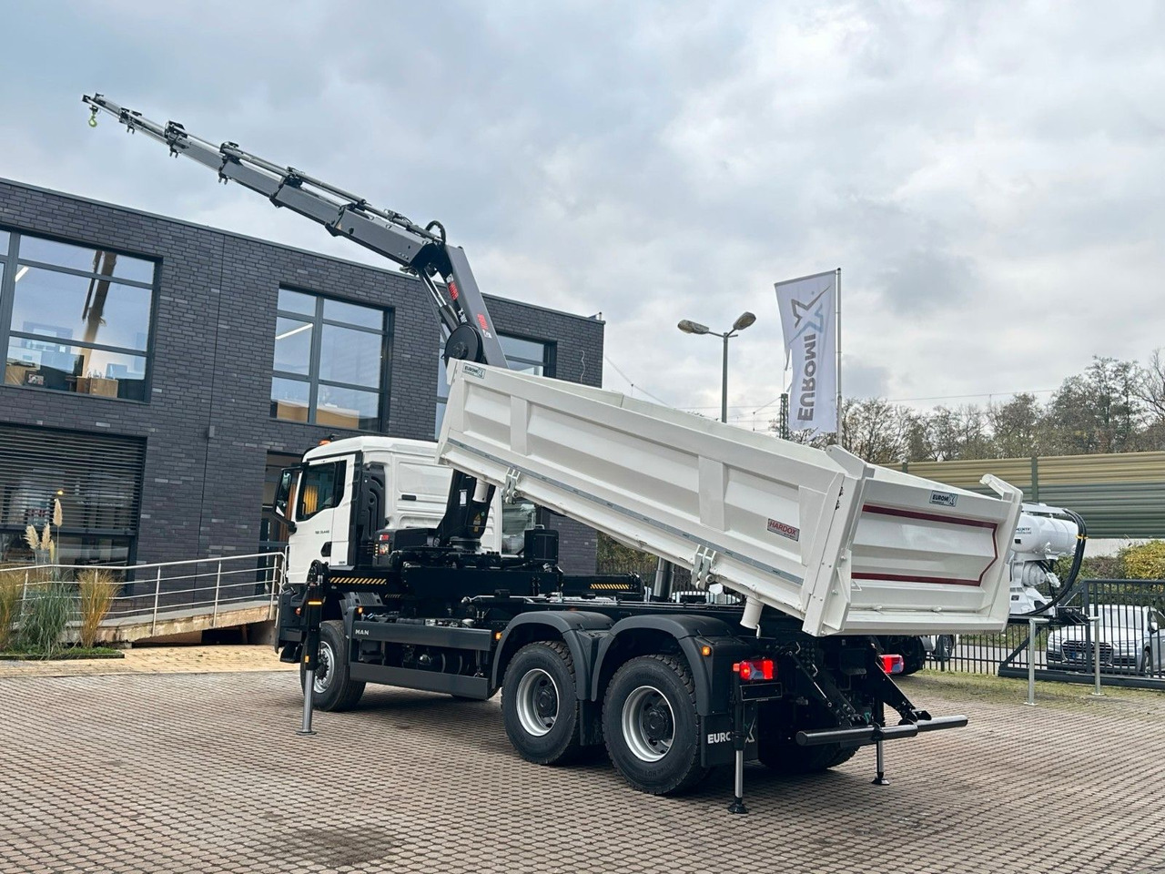 MAN TGS 33.440 6x6 /3-Seiten- Kipper / Kran HIAB 302 إيجار MAN TGS 33.440 6x6 /3-Seiten- Kipper / Kran HIAB 302: صور 13