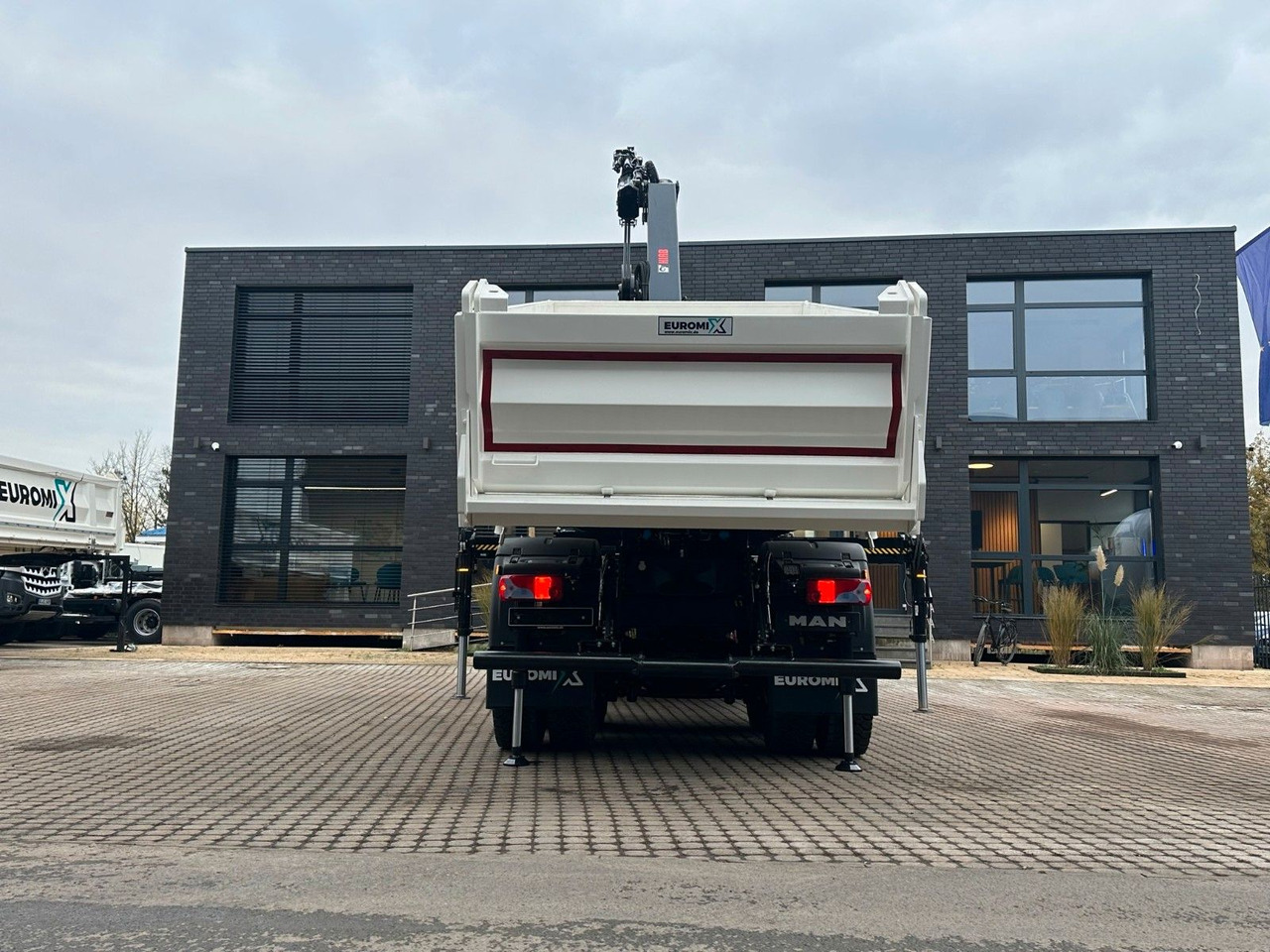 MAN TGS 33.440 6x6 /3-Seiten- Kipper / Kran HIAB 302 إيجار MAN TGS 33.440 6x6 /3-Seiten- Kipper / Kran HIAB 302: صور 14