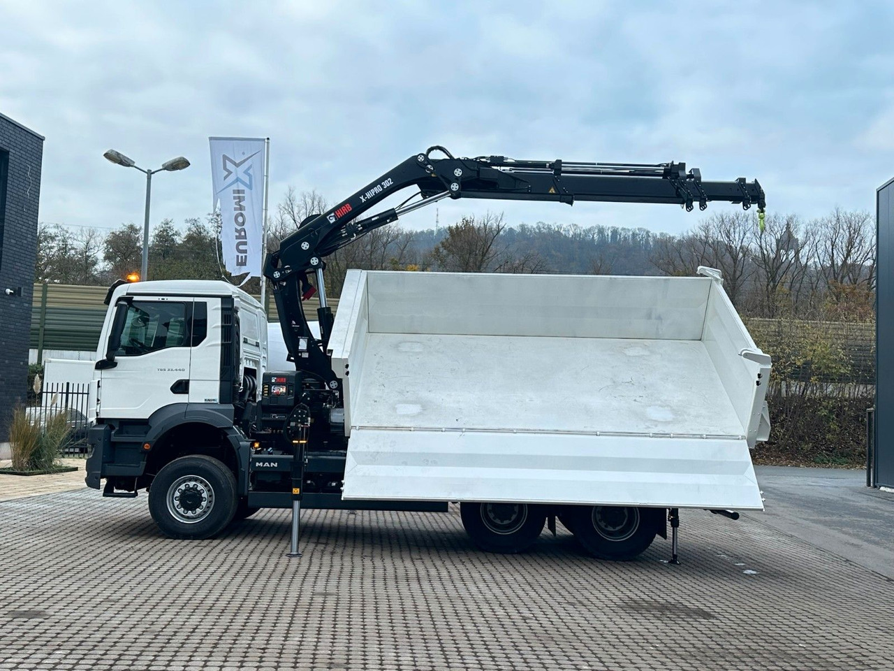 MAN TGS 33.440 6x6 /3-Seiten- Kipper / Kran HIAB 302 إيجار MAN TGS 33.440 6x6 /3-Seiten- Kipper / Kran HIAB 302: صور 16