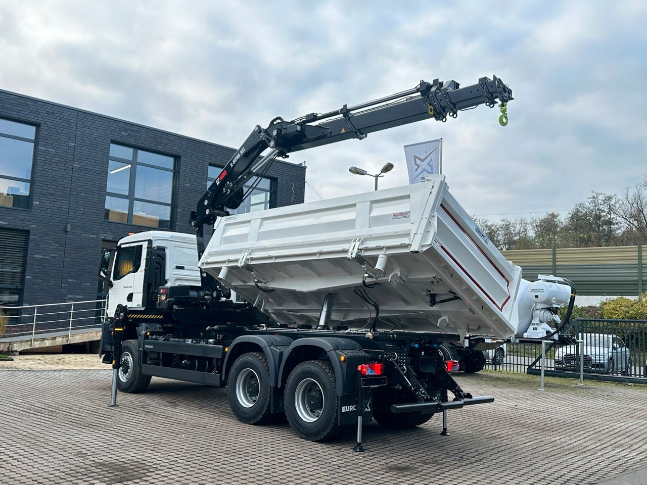 MAN TGS 33.440 6x6 /3-Seiten- Kipper / Kran HIAB 302 إيجار MAN TGS 33.440 6x6 /3-Seiten- Kipper / Kran HIAB 302: صور 21