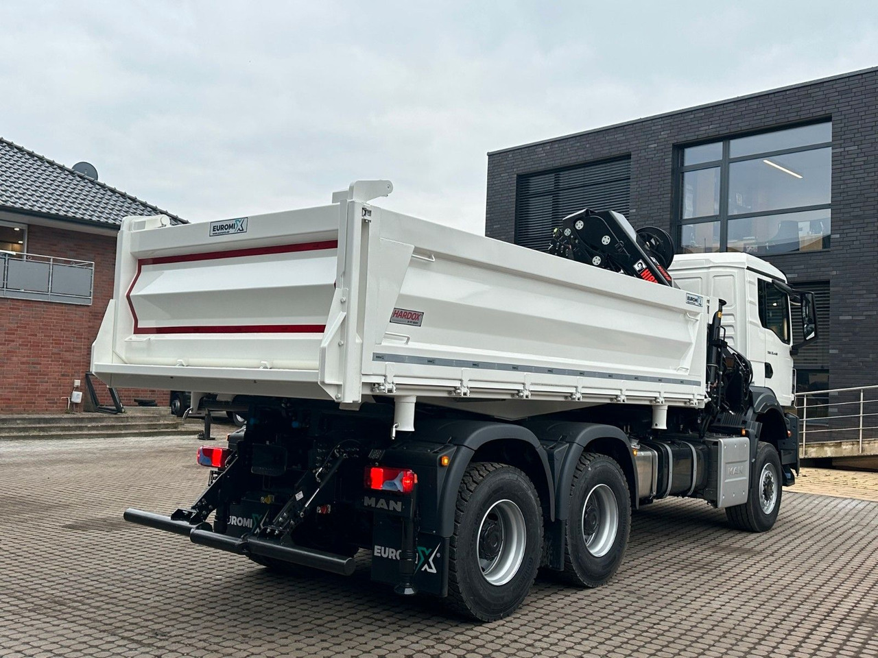 MAN TGS 33.440 6x6 /3-Seiten- Kipper / Kran HIAB 302 إيجار MAN TGS 33.440 6x6 /3-Seiten- Kipper / Kran HIAB 302: صور 8