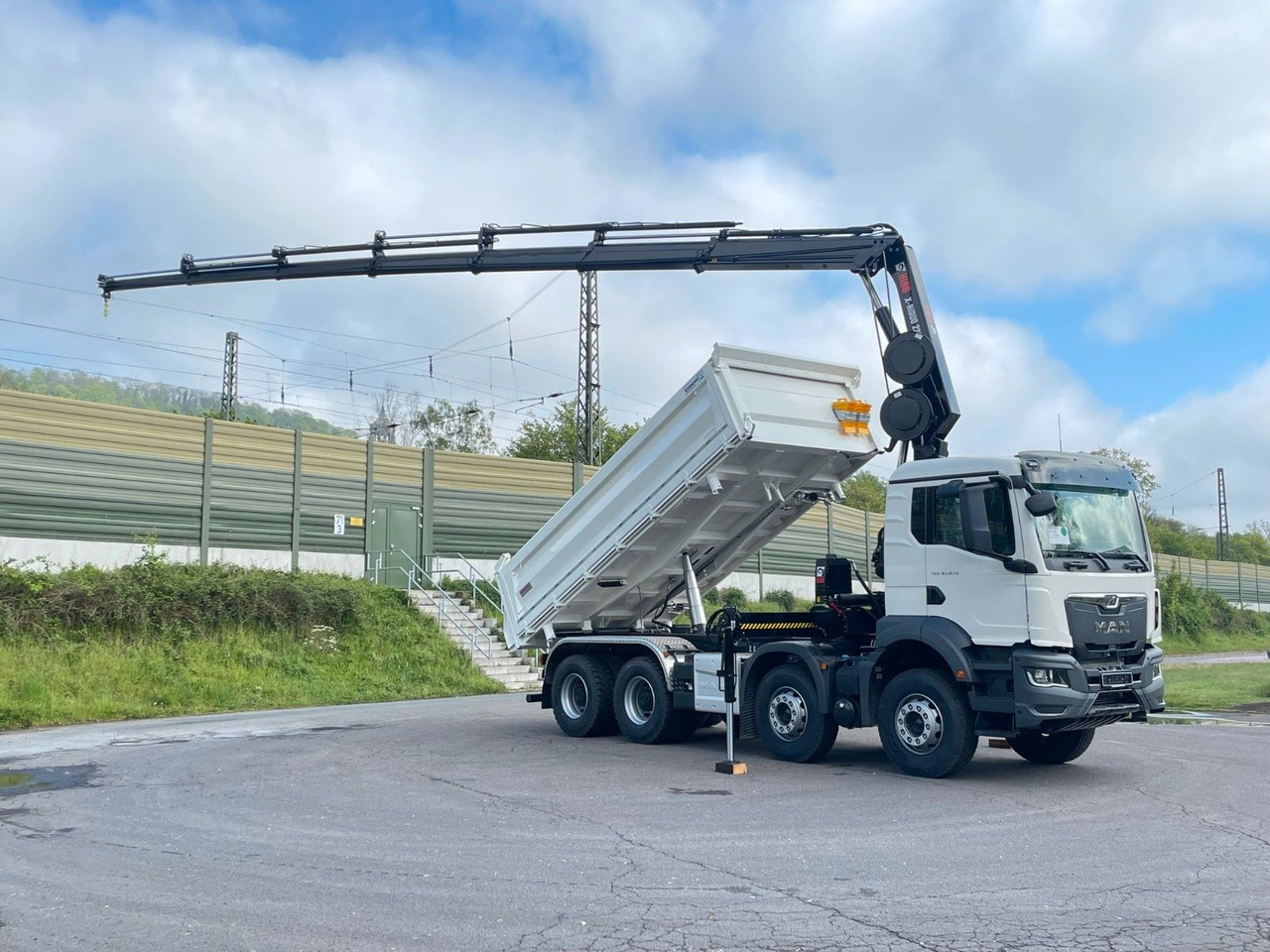 MAN TGS 41.480 8x4/Euro6e Euromix Kipper Hiab 228-6 - قلابات, شاحنة كرين: صور 1 MAN TGS 41.480 8x4/Euro6e Euromix Kipper Hiab 228-6 - قلابات, شاحنة كرين: صور 1