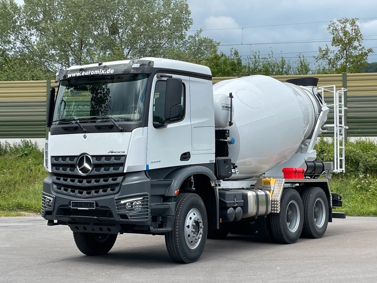 Mercedes-Benz 3348 6X4 Arcos 5 EuromixMTP EM 9 R - شاحنة خلاطة خرسانة: صور 2 Mercedes-Benz 3348 6X4 Arcos 5 EuromixMTP EM 9 R - شاحنة خلاطة خرسانة: صور 2