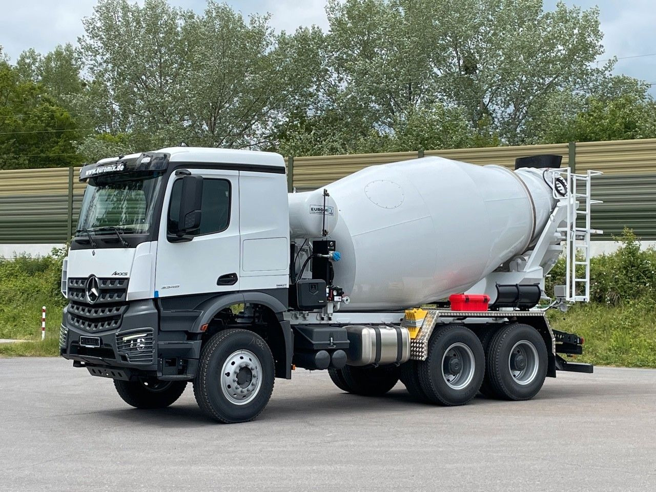 Mercedes-Benz 3348 6X4 Arcos 5 EuromixMTP EM 9 R - شاحنة خلاطة خرسانة: صور 1 Mercedes-Benz 3348 6X4 Arcos 5 EuromixMTP EM 9 R - شاحنة خلاطة خرسانة: صور 1