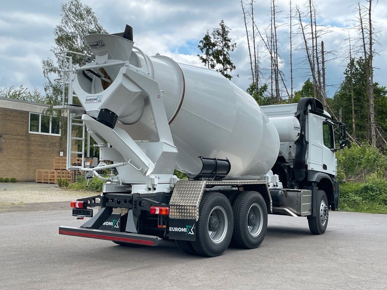Mercedes-Benz 3348 6X4 Arcos 5 EuromixMTP EM 9 R - شاحنة خلاطة خرسانة: صور 5 Mercedes-Benz 3348 6X4 Arcos 5 EuromixMTP EM 9 R - شاحنة خلاطة خرسانة: صور 5