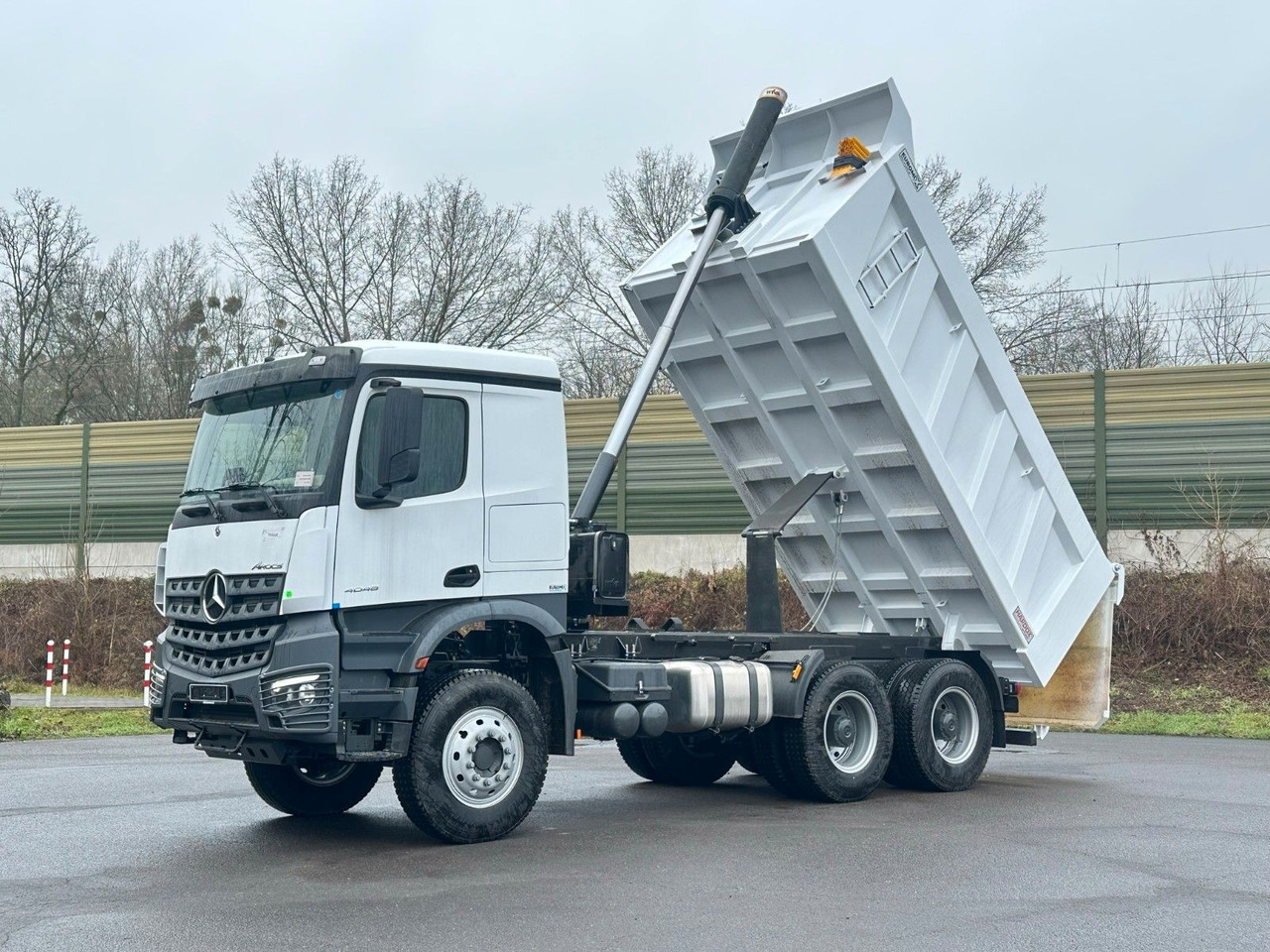 Mercedes-Benz 4048 6X4 Arcos 5 EuromixMTP Dumper Kipper - قلابات: صور 2 Mercedes-Benz 4048 6X4 Arcos 5 EuromixMTP Dumper Kipper - قلابات: صور 2