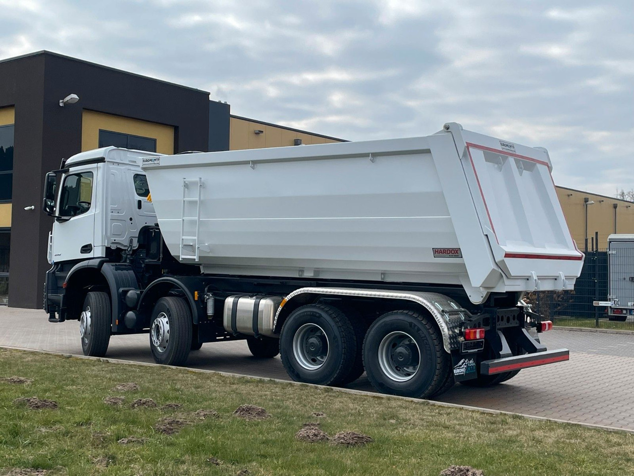Mercedes-Benz 4142 8X4 Mulden- Kipper - EuromixMTP - قلابات: صور 4 Mercedes-Benz 4142 8X4 Mulden- Kipper - EuromixMTP - قلابات: صور 4