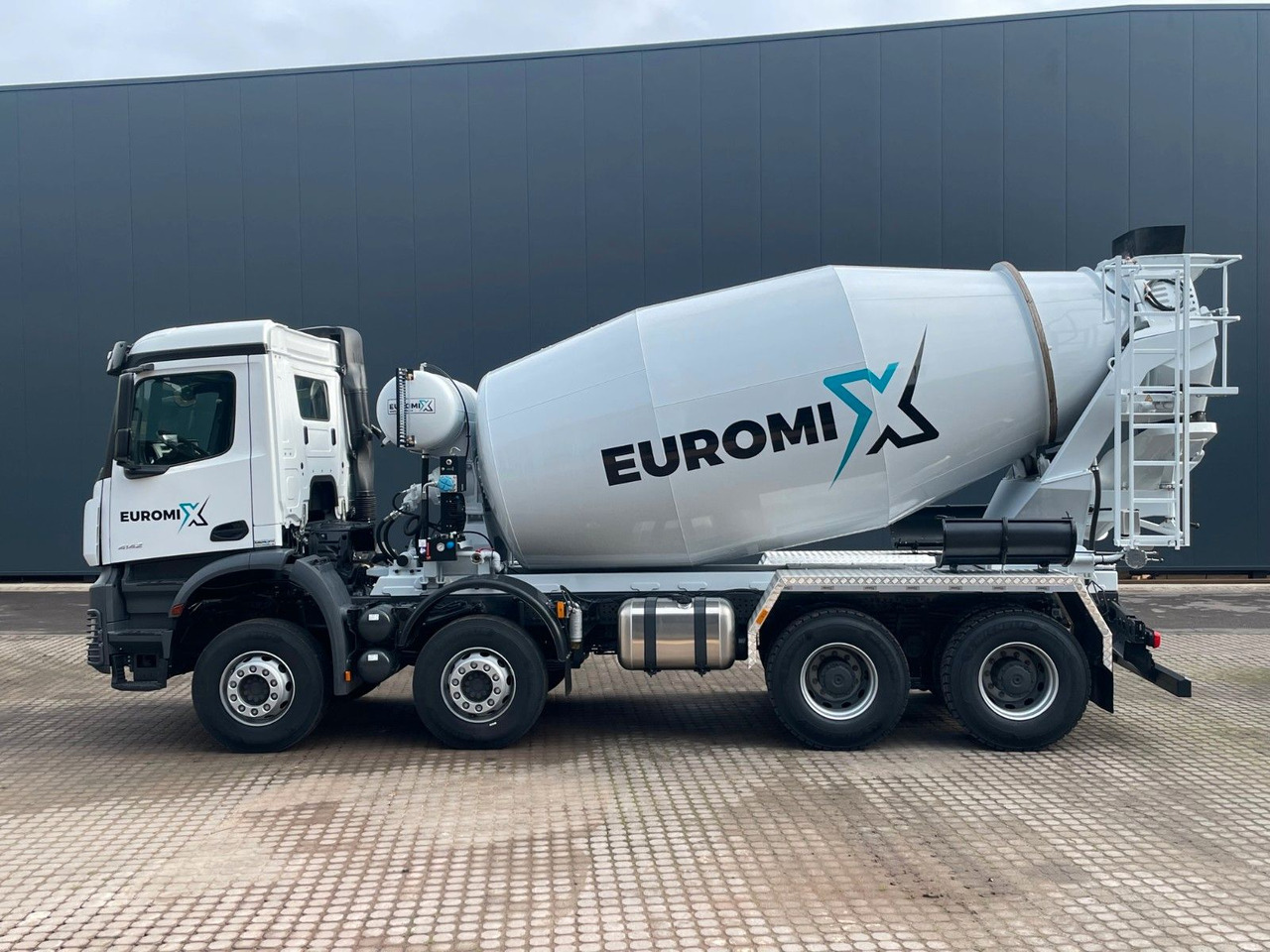 Mercedes-Benz AROCS 5 4142 B 8X4 Euro 3 EuromixMTP EM 10 - شاحنة خلاطة خرسانة: صور 2 Mercedes-Benz AROCS 5 4142 B 8X4 Euro 3 EuromixMTP EM 10 - شاحنة خلاطة خرسانة: صور 2