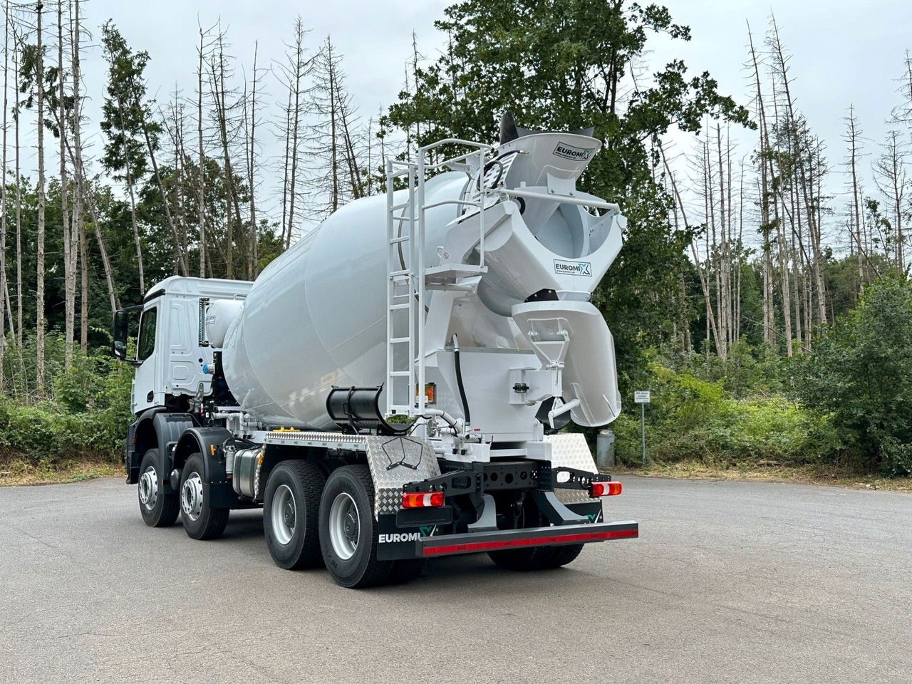 Mercedes-Benz AROCS 5 4142 B 8X4 Euro 3 EuromixMTP EM 10 - شاحنة خلاطة خرسانة: صور 5 Mercedes-Benz AROCS 5 4142 B 8X4 Euro 3 EuromixMTP EM 10 - شاحنة خلاطة خرسانة: صور 5