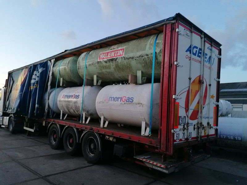 Curtain semi-trailer with used aboveground 2700 &4850L tanks Gas, Gaz, LPG, GPL, Propane, Butane tank ID 8.370 - نصف مقطورة صهريج: صور 1 Curtain semi-trailer with used aboveground 2700 &4850L tanks Gas, Gaz, LPG, GPL, Propane, Butane tank ID 8.370 - نصف مقطورة صهريج: صور 1