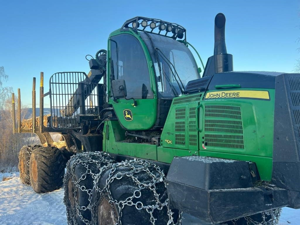 John Deere 1110 G - شاحنات نقل الأخشاب في الغابات: صور 2 John Deere 1110 G - شاحنات نقل الأخشاب في الغابات: صور 2