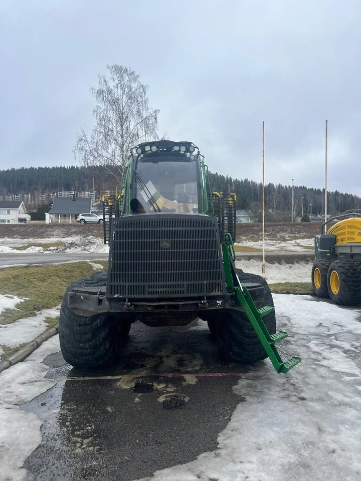 John Deere 1210 E - شاحنات نقل الأخشاب في الغابات: صور 4 John Deere 1210 E - شاحنات نقل الأخشاب في الغابات: صور 4