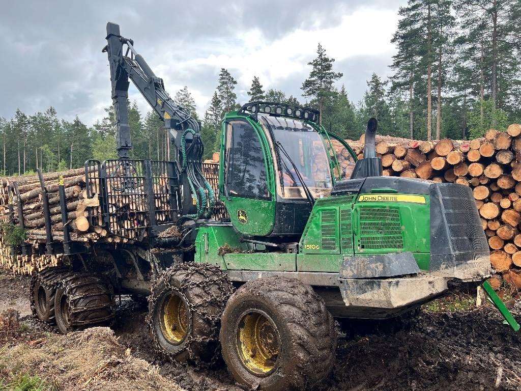 John Deere 1510 G - شاحنات نقل الأخشاب في الغابات: صور 3 John Deere 1510 G - شاحنات نقل الأخشاب في الغابات: صور 3