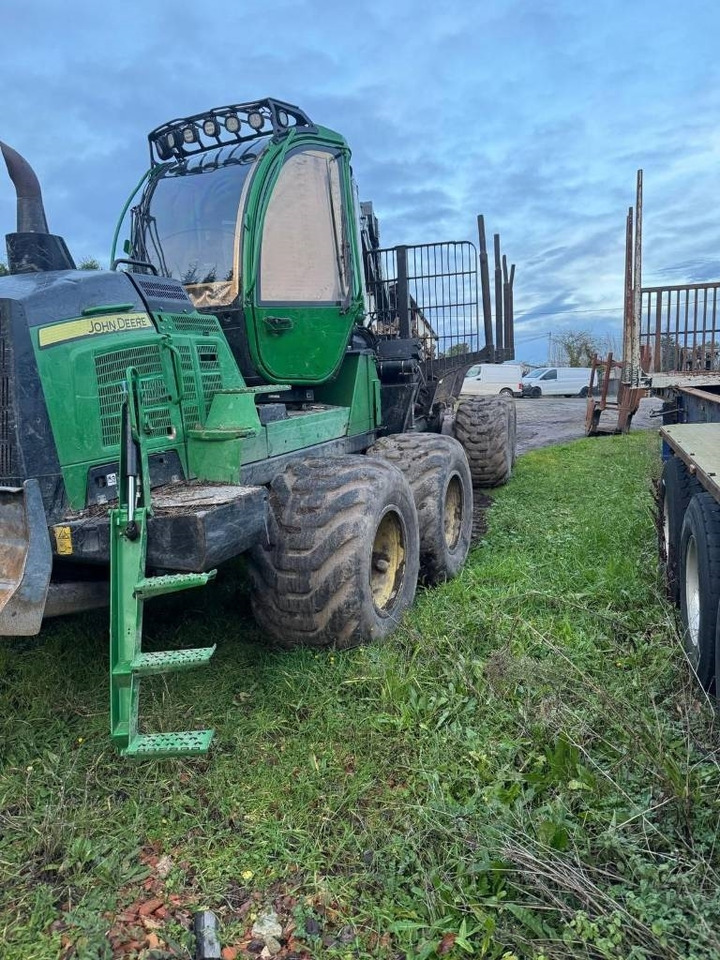 John Deere 1510G - شاحنات نقل الأخشاب في الغابات: صور 4 John Deere 1510G - شاحنات نقل الأخشاب في الغابات: صور 4