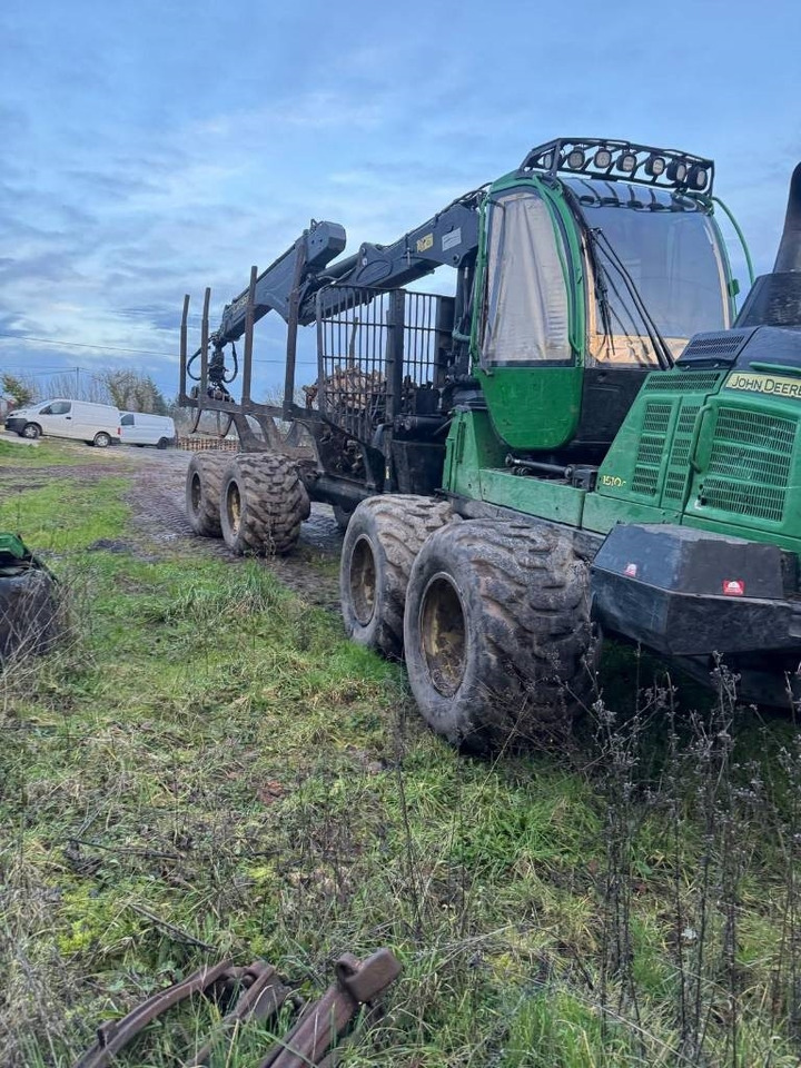 John Deere 1510G - شاحنات نقل الأخشاب في الغابات: صور 3 John Deere 1510G - شاحنات نقل الأخشاب في الغابات: صور 3