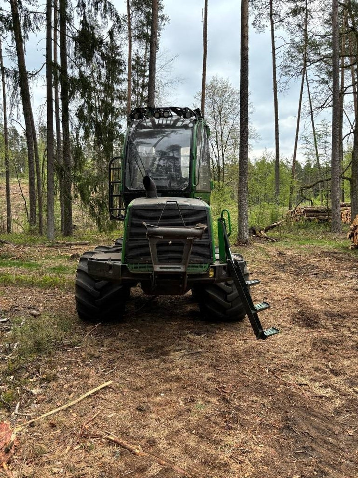 John Deere 810 E - شاحنات نقل الأخشاب في الغابات: صور 3 John Deere 810 E - شاحنات نقل الأخشاب في الغابات: صور 3