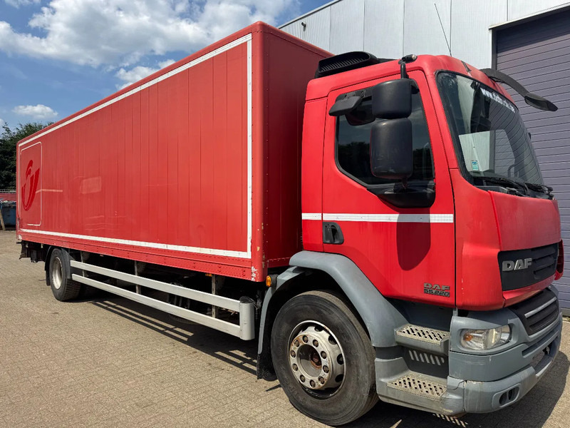 DAF LF 55.220 **EURO 4-MANUAL GEARBOX** - بصندوق مغلق شاحنة: صور 3 DAF LF 55.220 **EURO 4-MANUAL GEARBOX** - بصندوق مغلق شاحنة: صور 3