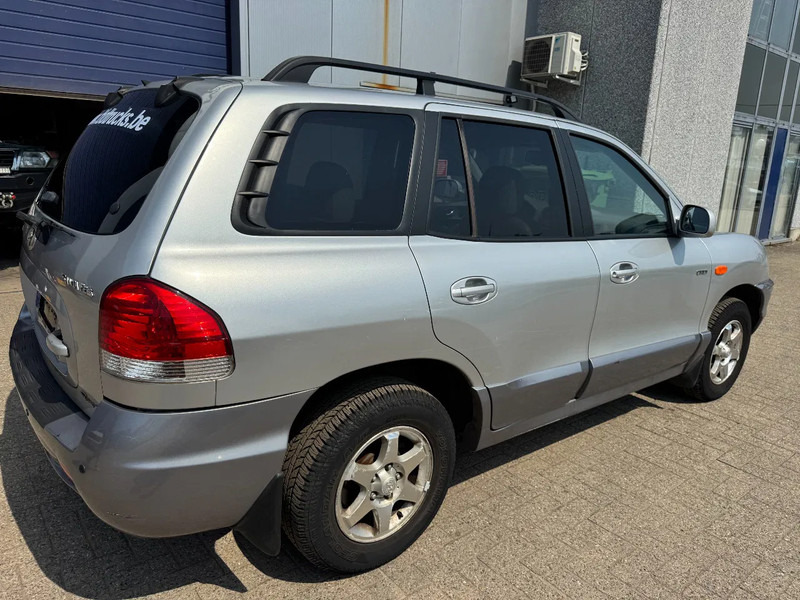 Hyundai Santa Fe **97000KM ONLY** - سيارة دفع رباعي: صور 4 Hyundai Santa Fe **97000KM ONLY** - سيارة دفع رباعي: صور 4