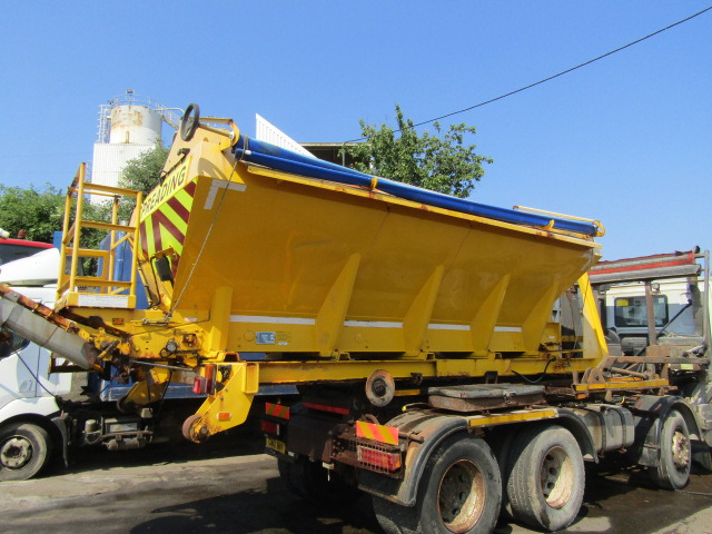 ECON GRITTER BODY ON ROLL OFF FRAME 8X4 (W/ SELF CONTAINED DIESEL DONKEY ENGINE) - الرمال مفرشة: صور 4 ECON GRITTER BODY ON ROLL OFF FRAME 8X4 (W/ SELF CONTAINED DIESEL DONKEY ENGINE) - الرمال مفرشة: صور 4