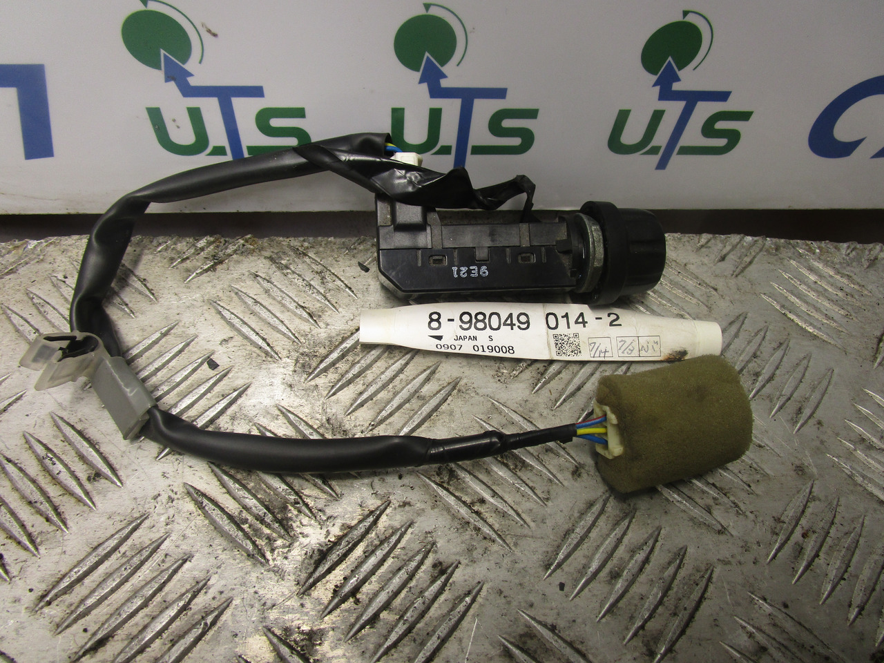 ISUZU N75 4HK1 THROTTLE CONTROL UNIT P/NO 8-980490142 - النظام الكهربائي - شاحنة: صور 1 ISUZU N75 4HK1 THROTTLE CONTROL UNIT P/NO 8-980490142 - النظام الكهربائي - شاحنة: صور 1