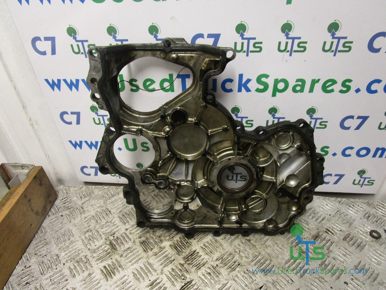 ISUZU NKR (4JJ1) OUTER TIMING COVER - المحرك و قطع الغيار - شاحنة: صور 1 ISUZU NKR (4JJ1) OUTER TIMING COVER - المحرك و قطع الغيار - شاحنة: صور 1