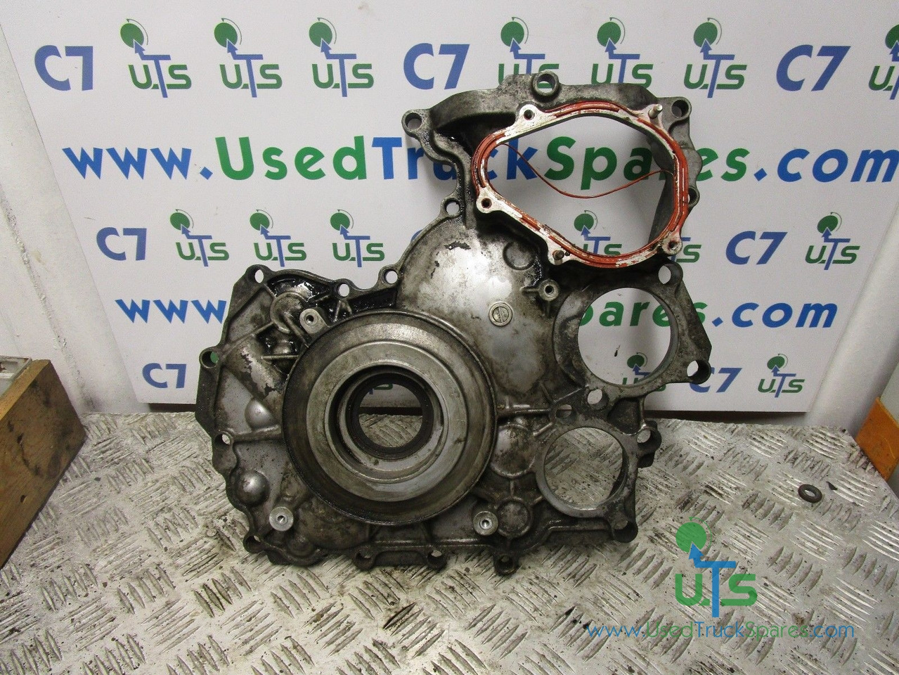 ISUZU NKR (4JJ1) OUTER TIMING COVER - المحرك و قطع الغيار - شاحنة: صور 2 ISUZU NKR (4JJ1) OUTER TIMING COVER - المحرك و قطع الغيار - شاحنة: صور 2