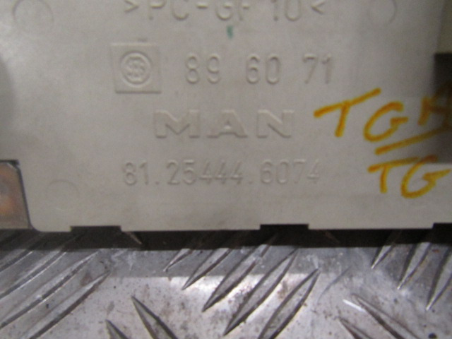 MAN TGM/TGS FUSEBOARD 81.25444.6074 - النظام الكهربائي - شاحنة: صور 2 MAN TGM/TGS FUSEBOARD 81.25444.6074 - النظام الكهربائي - شاحنة: صور 2