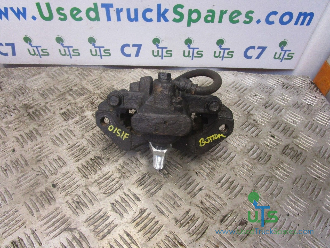 MITSUBISHI CANTER 35C 3.5T OSF BOTTOM BRAKE CALIPER TYPE FSX14C - أجزاء الفرامل - شاحنة: صور 1 MITSUBISHI CANTER 35C 3.5T OSF BOTTOM BRAKE CALIPER TYPE FSX14C - أجزاء الفرامل - شاحنة: صور 1