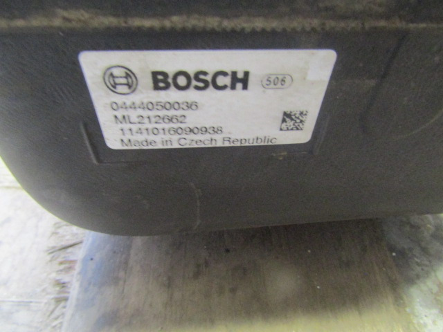 MITSUBISHI FUSO 7C15 AD BLUE TANK COMPLETE P/NO ML212662 - خزان وقود - شاحنة: صور 3 MITSUBISHI FUSO 7C15 AD BLUE TANK COMPLETE P/NO ML212662 - خزان وقود - شاحنة: صور 3