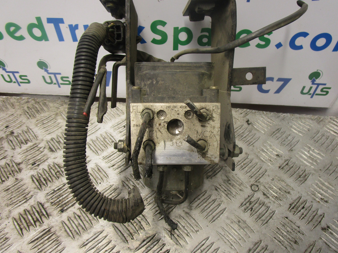 MITSUBISHI FUSO / CANTER ABS PUMP P/NO MK355141 - أجزاء الفرامل - شاحنة: صور 1 MITSUBISHI FUSO / CANTER ABS PUMP P/NO MK355141 - أجزاء الفرامل - شاحنة: صور 1