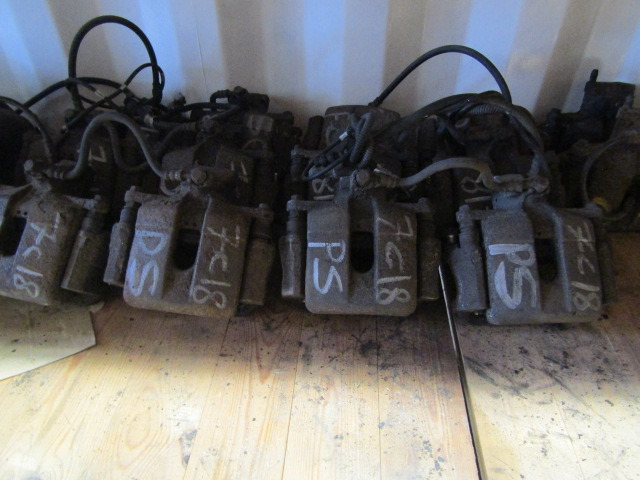 MITSUBISHI FUSO FRONT BRAKE CALIPERS RH/LH/TOP/BOTTOM - أجزاء الفرامل - شاحنة: صور 4 MITSUBISHI FUSO FRONT BRAKE CALIPERS RH/LH/TOP/BOTTOM - أجزاء الفرامل - شاحنة: صور 4